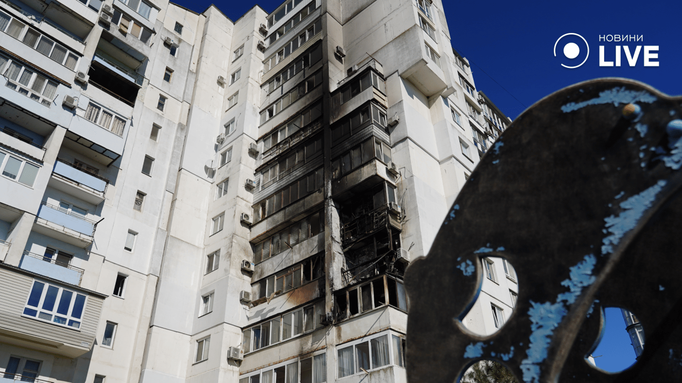 Вид с детской площадки на последствия попадания. Фото: Новини.LIVE/ Юлия Браславская