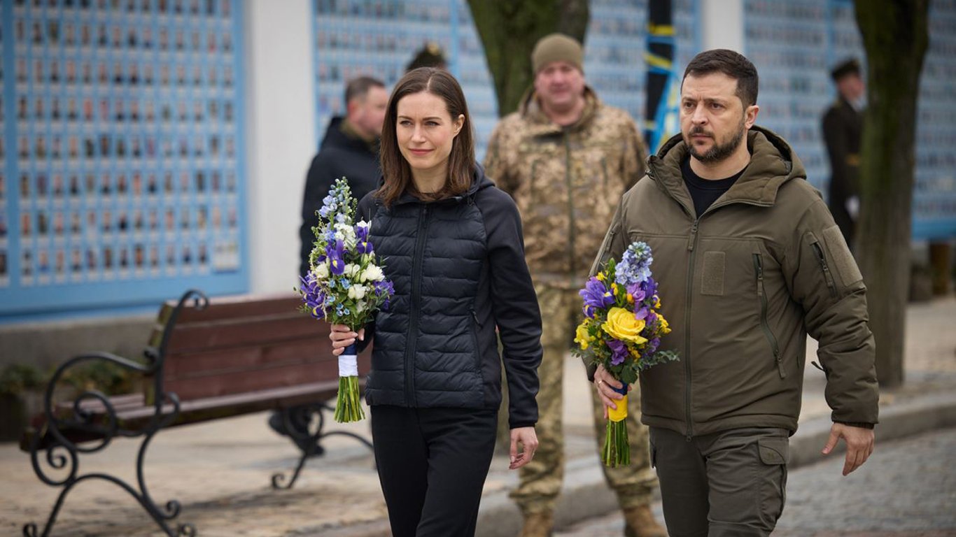 Премьер Финляндии в Киеве почтила память погибших украинских защитников