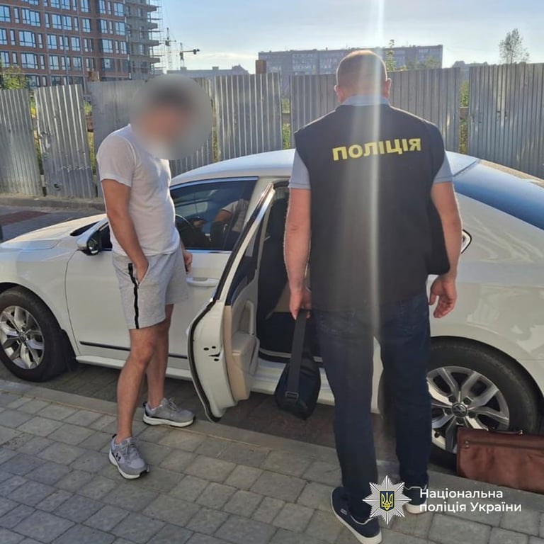 Поліція та ДБР викрили чергову схему ухилення від ЗСУ - фото 1