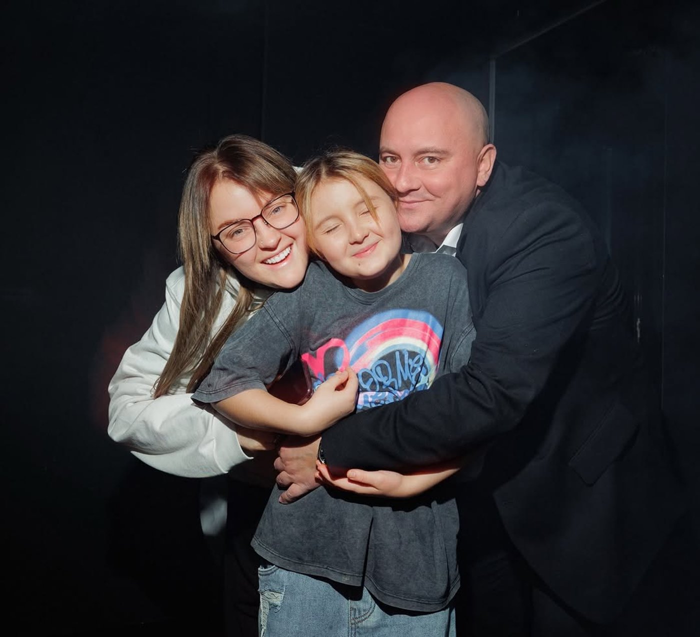 Юрій Ткач та Вікторія Ткач з донькою - фото