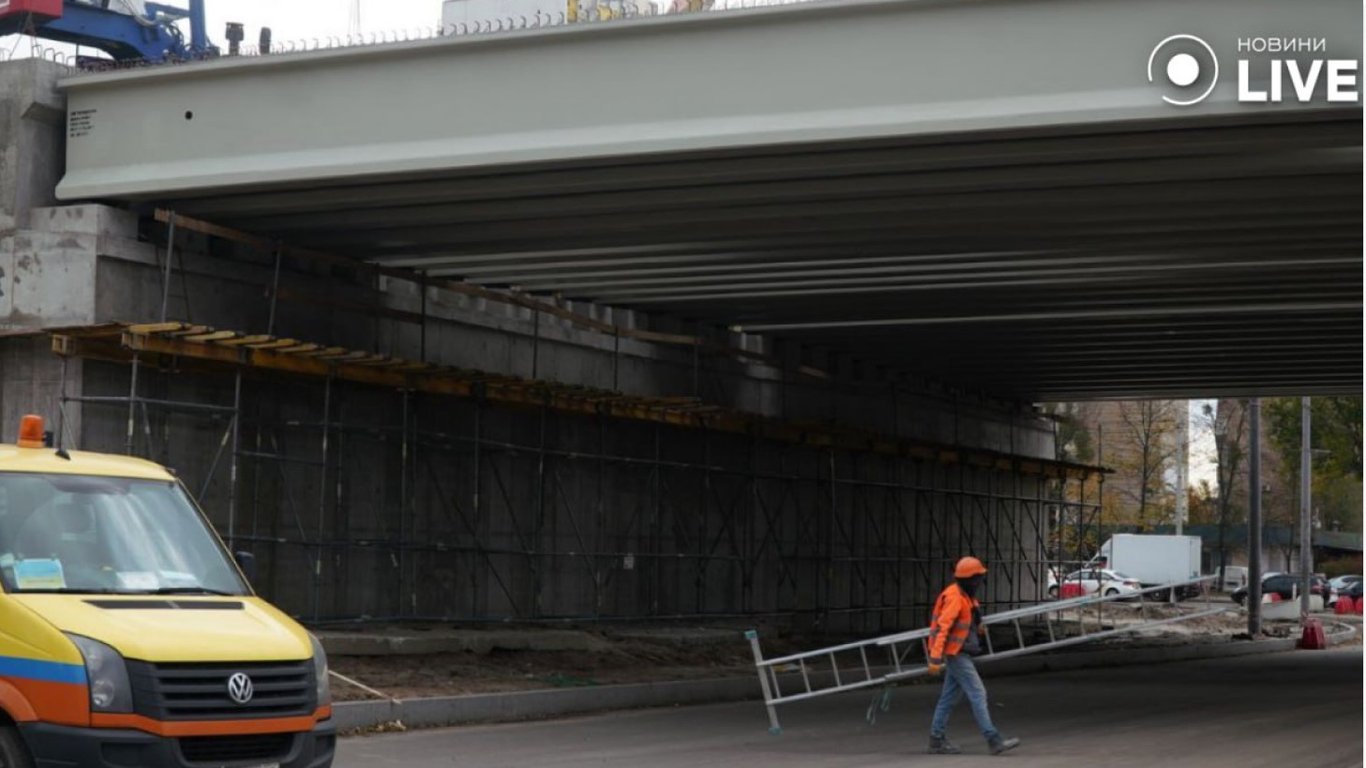 В Киеве открыли движение под Дегтяревским мостом