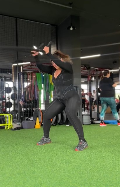 Зарицкая занимается в тренажерном зале