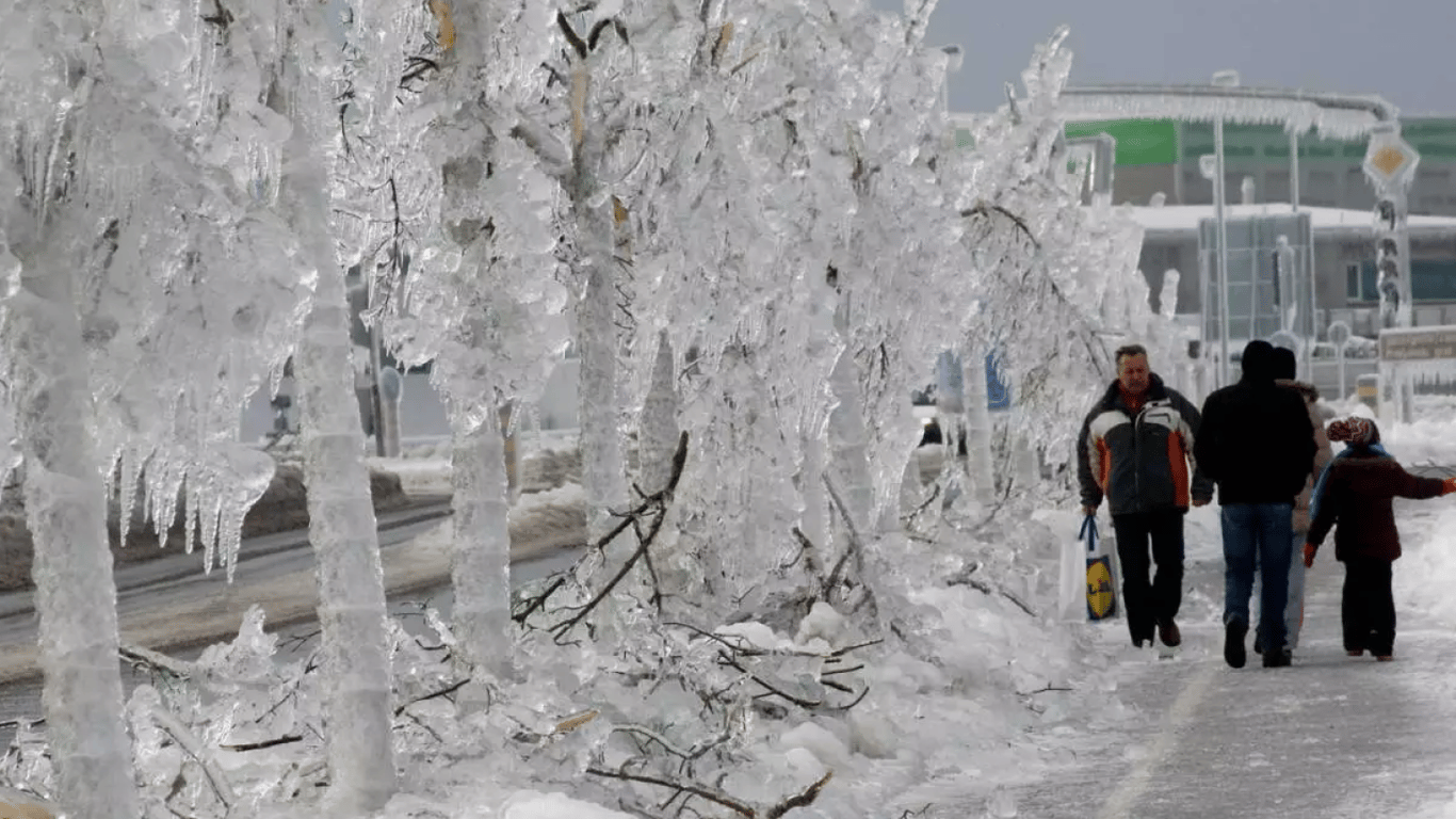 Погода в Україні в суботу, 9 грудня — які області під загрозою ожеледі