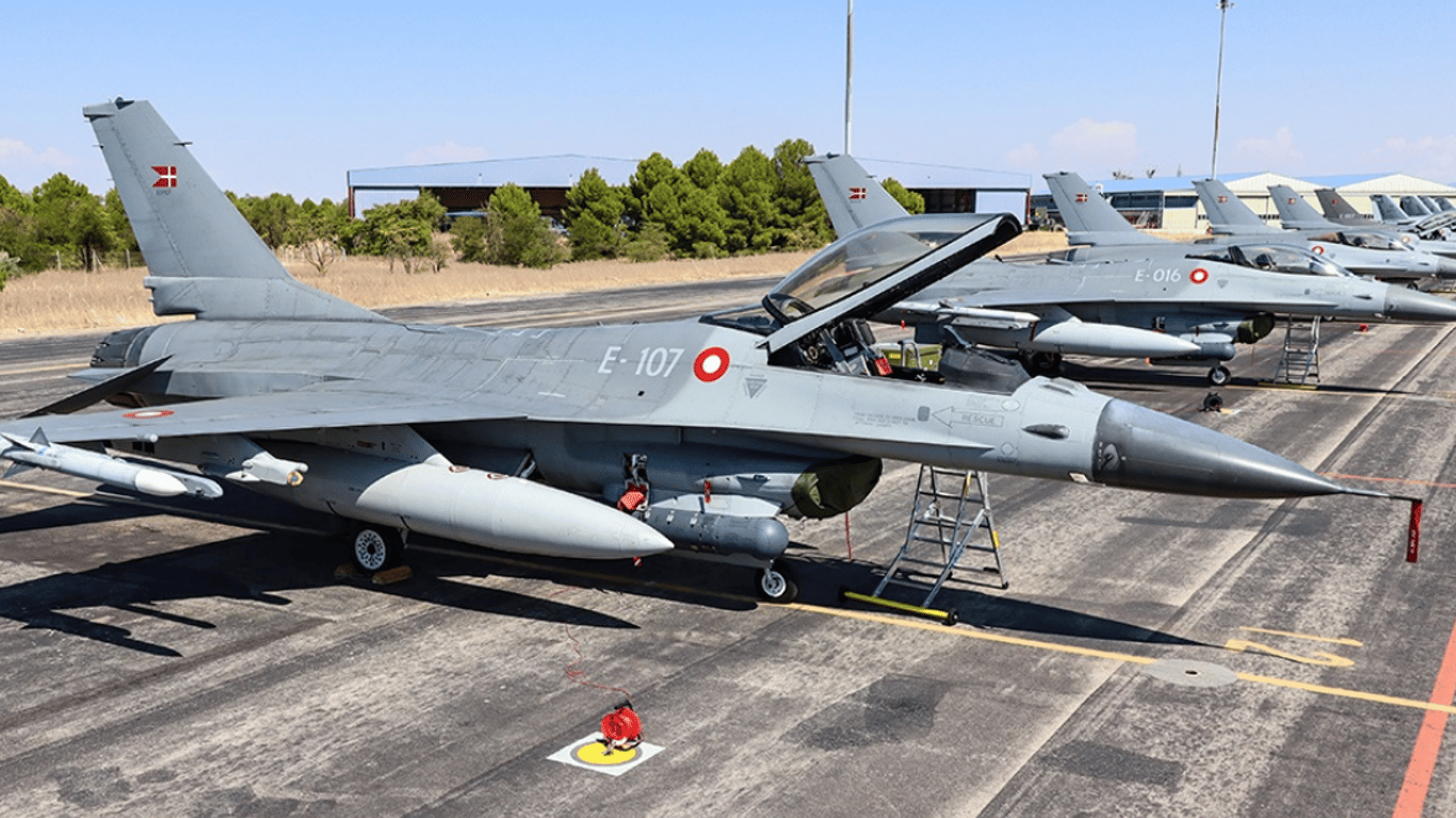 Датские истребители F-16 скоро прибудут в Украину, — премьер