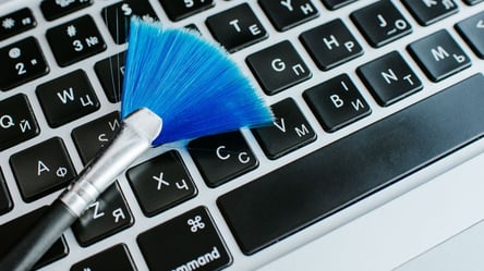 Як самостійно почистити клавіатуру ноутбука від пилу та бруду в домашніх умовах - 290x166