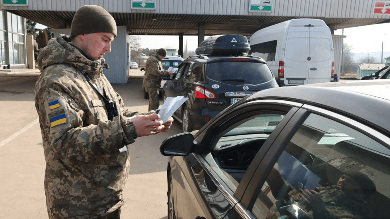 Виїзд за кордон в Україні — якій категорії чоловіків не мають право відмовляти