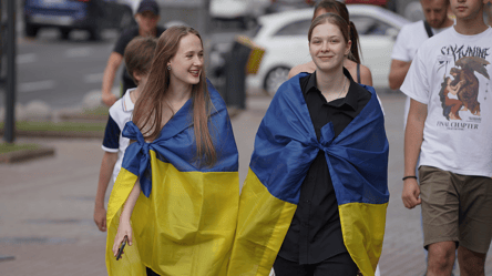 Чи вірять українці у перемогу та якою вона має бути — опитування - 285x160