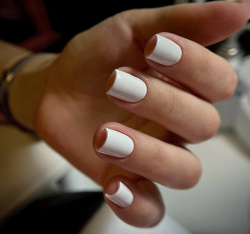 Заборонені кольори для святкового манікюру у 2026 році - фото 2