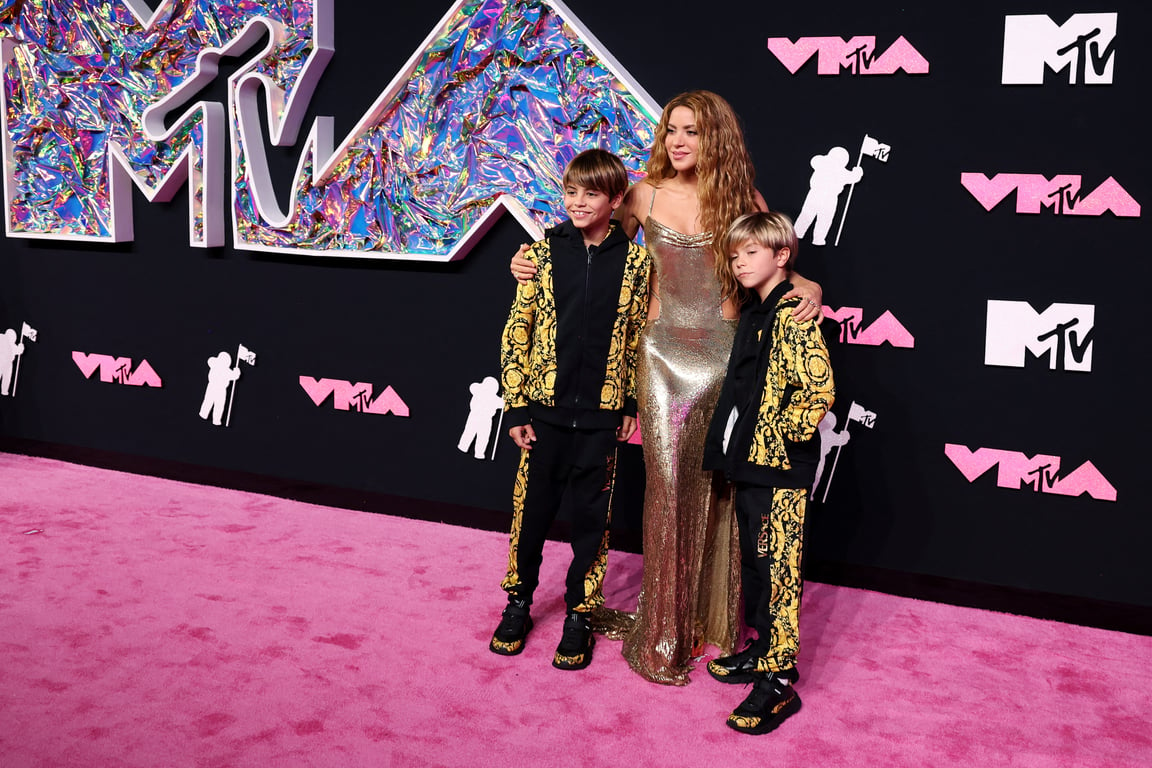 Певица Шакира с детьми, Сашей и Миланом. Фото: Reuters