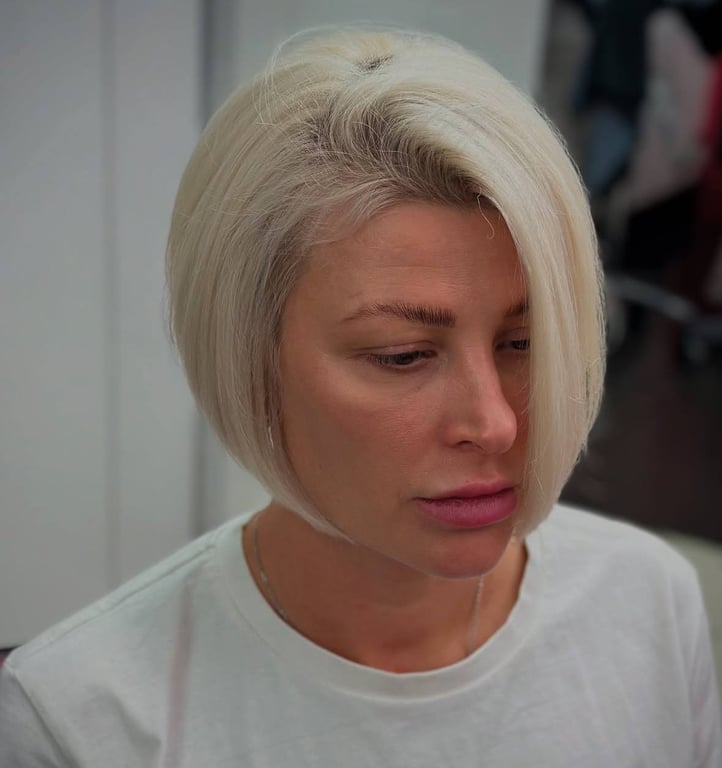 Светлый боб идеально смотрится на любых волосах