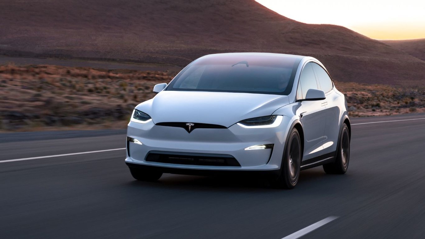 Tesla Илона Маска вынуждена отозвать 55 тыс. электромобилей Model X: причины