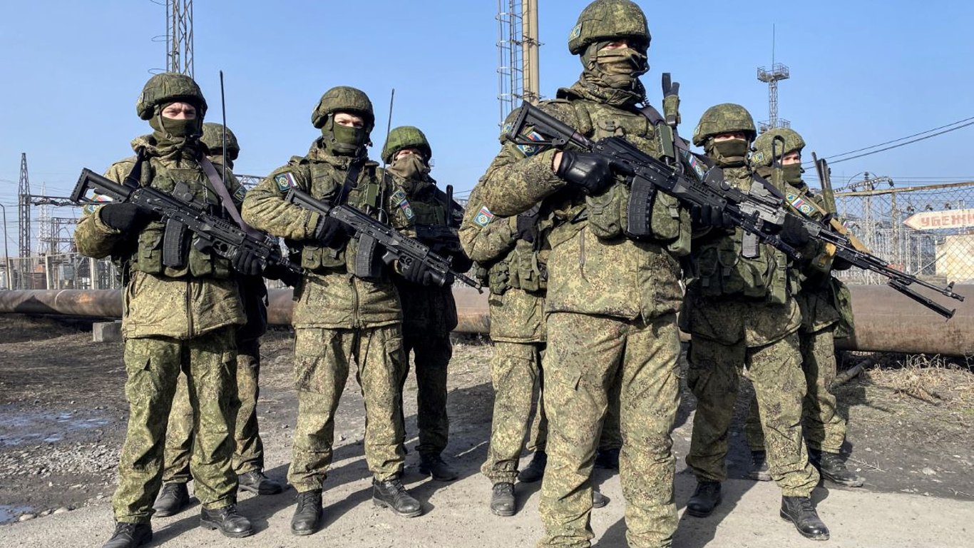 В окупованій Херсонській області солдати РФ розстріляли мирних жителів та своїх військових