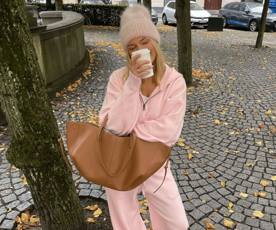 Трендові сумки можна придбати в шкірі або замші