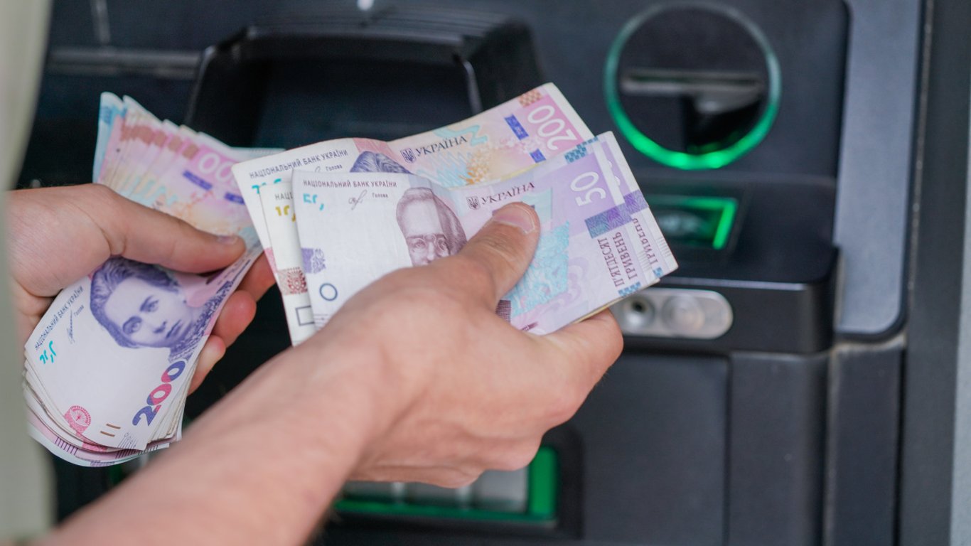 Особи з інвалідністю І-ІІІ груп: які пенсії отримають у вересні