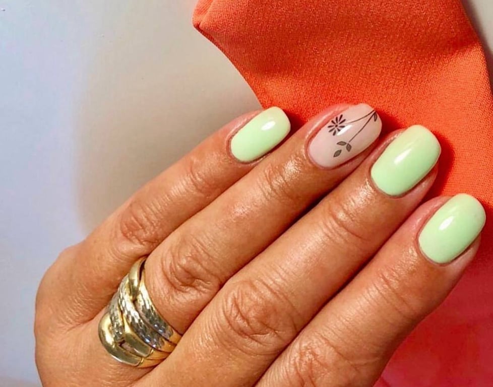 the most fashionable nail colors for Fall 2025