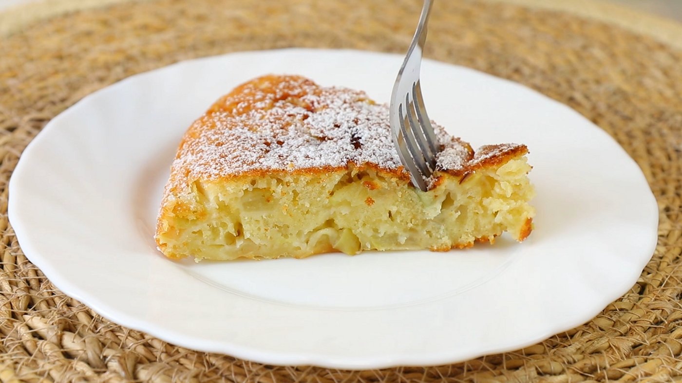 Яблучний пиріг без духовки - як приготувати