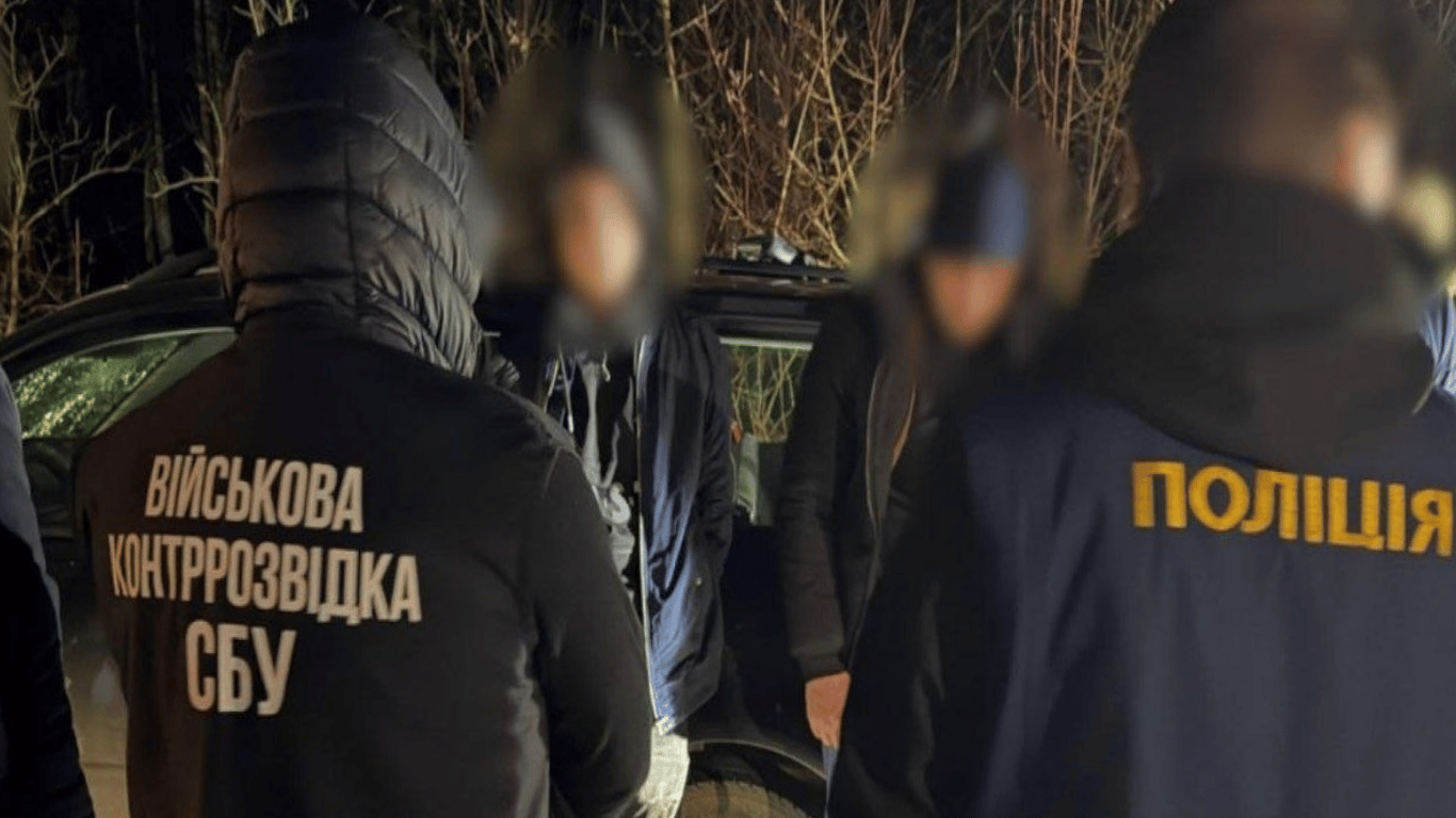 Нацполіція викрила десятки каналів переправлення через кордон