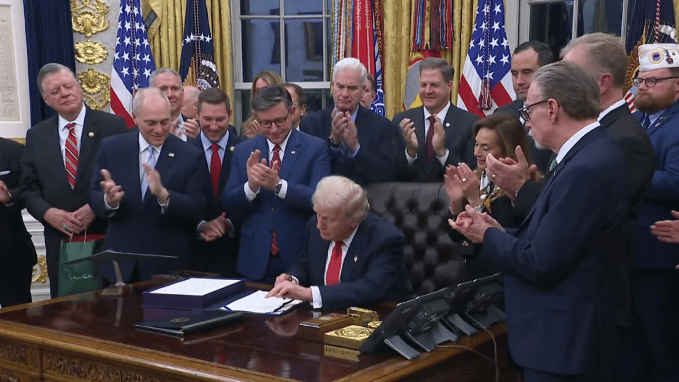 Трамп підписав законопроєкт про скасування шатдауну в США 12 листопада