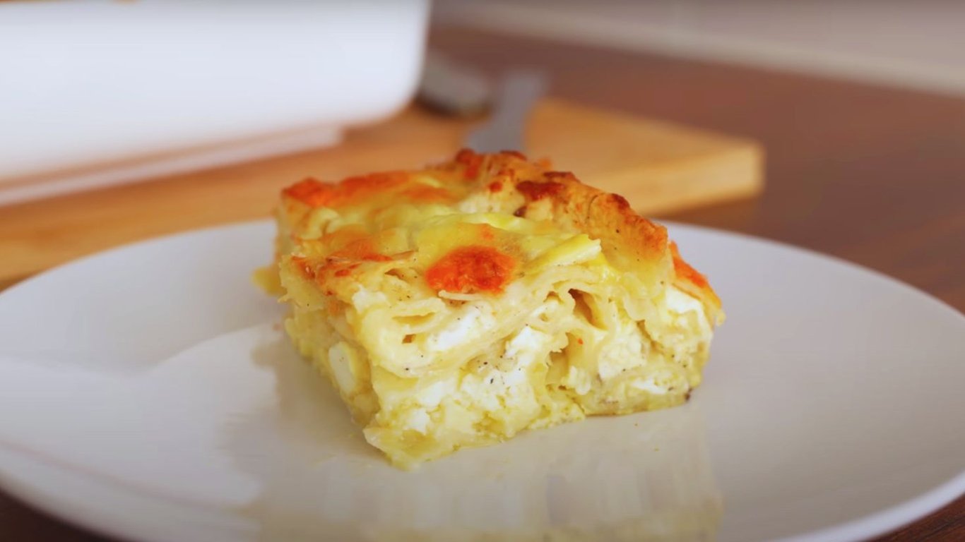 Ледачий смачний і швидкий пиріг з лавашу та сиру — відео рецепт