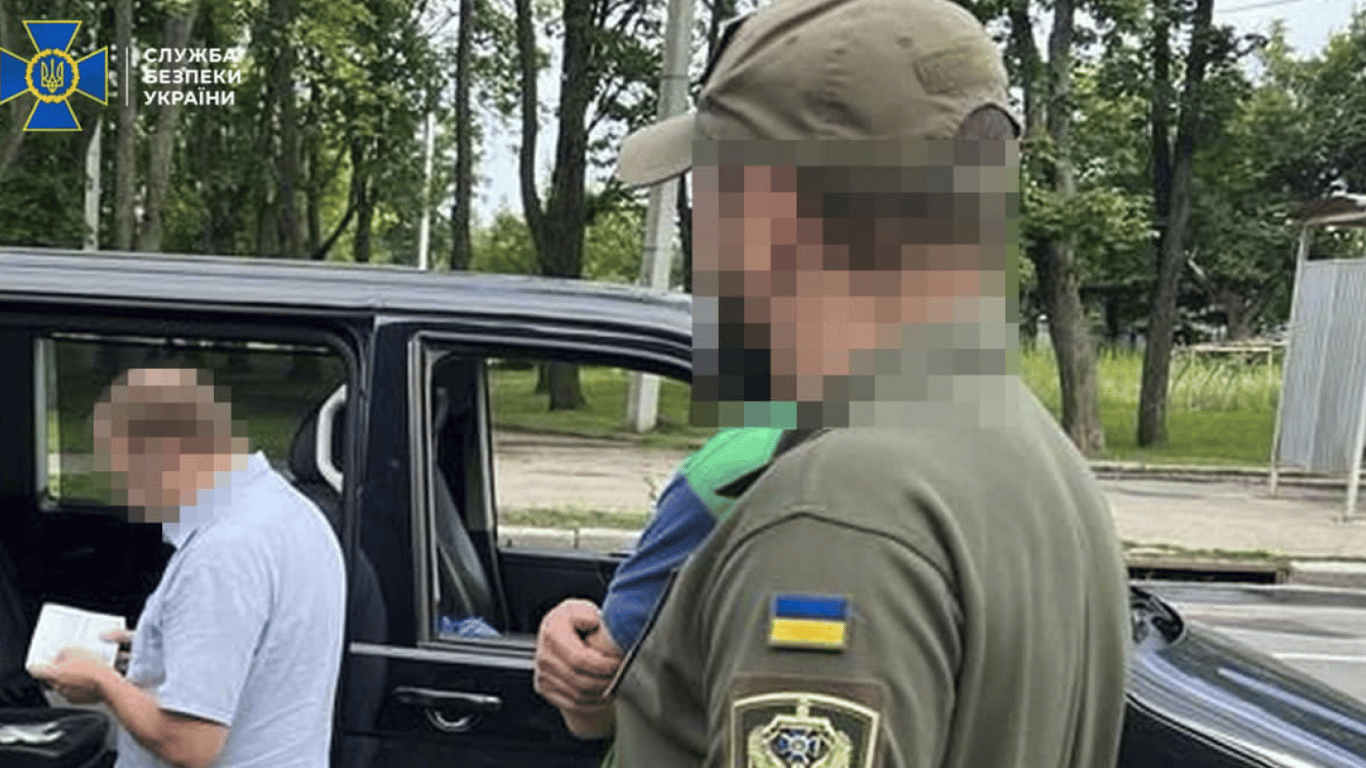 У Харківській області начальник військкомату та голова ВЛК допомагали уникнути мобілізації