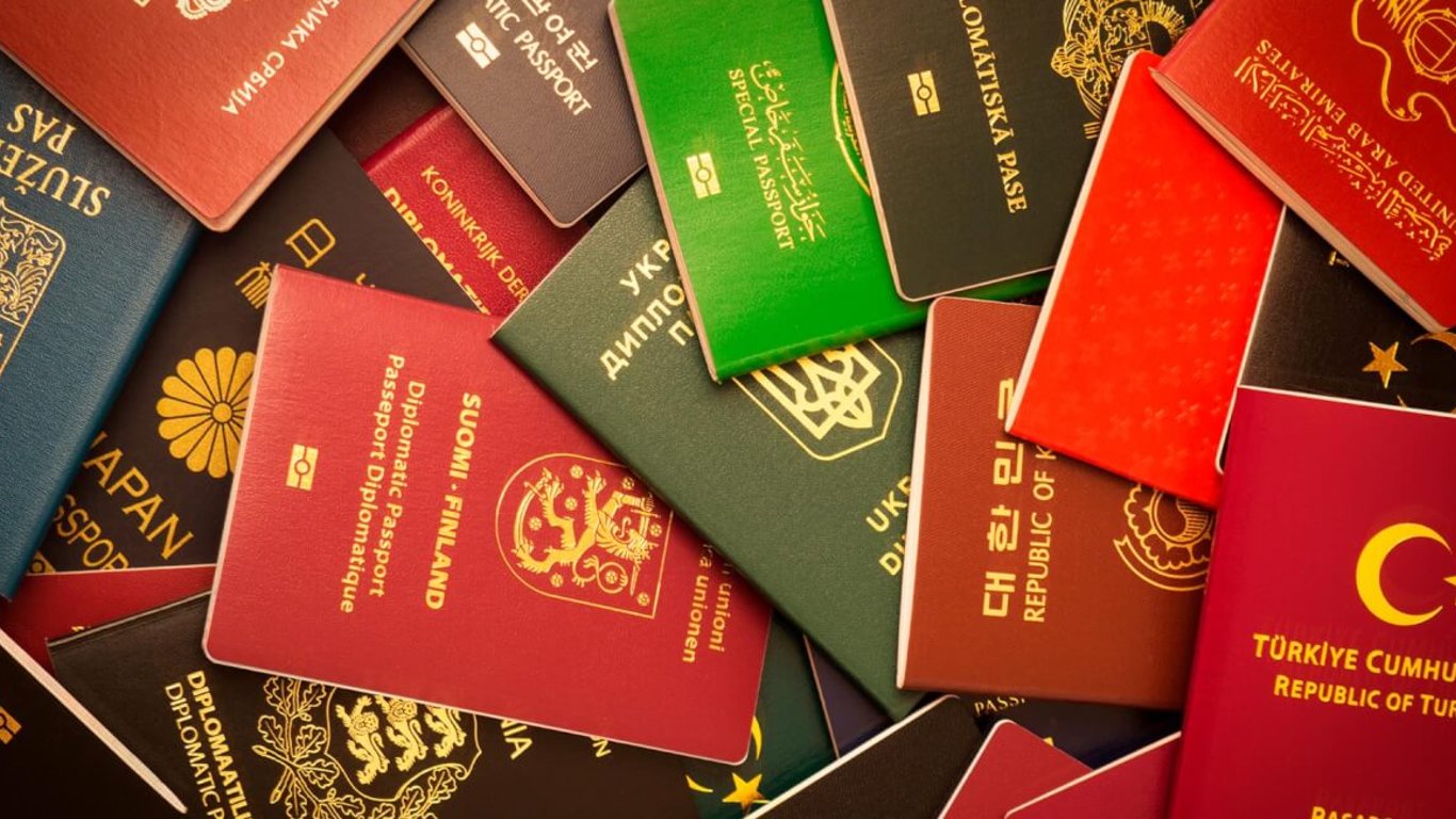 "Золоті" паспорти — де і на яких умовах українцям простіше отримати друге громадянство - 250x140