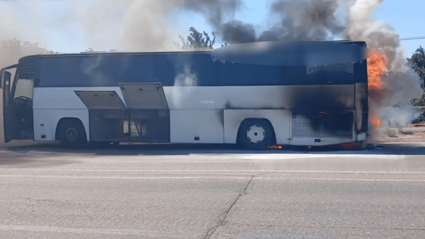 Возгорание рейсового автобуса под Одессой сегодня: детали