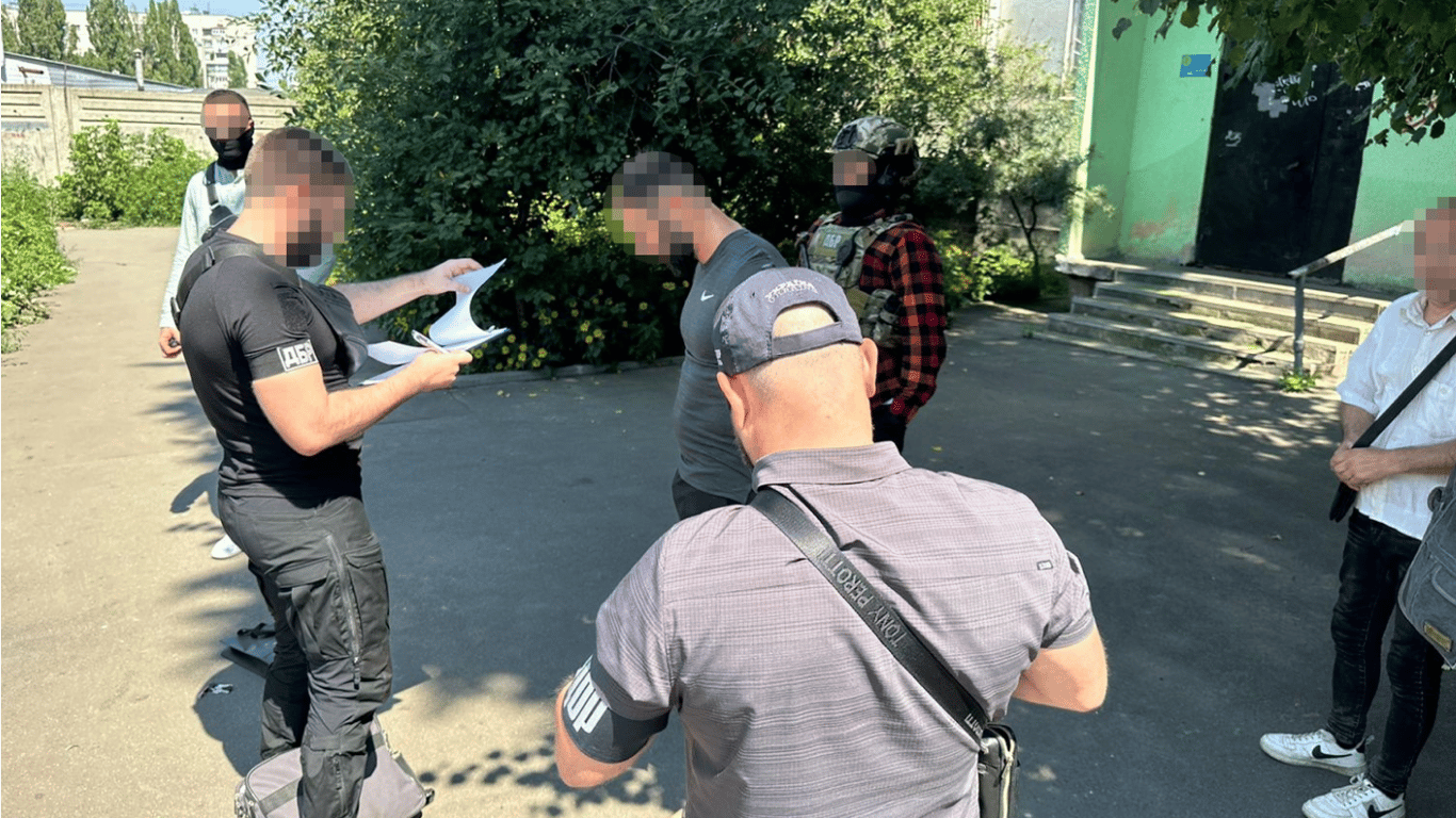 У Харківській області правоохоронець пропонував закрити провадження за 100 тис. доларів