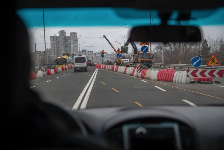 авто на мосту