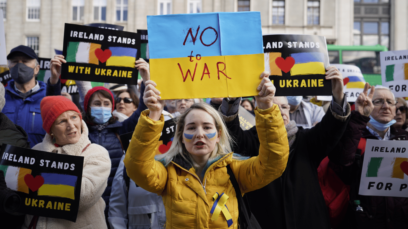 Помощи станет меньше — что ждет украинцев в Ирландии