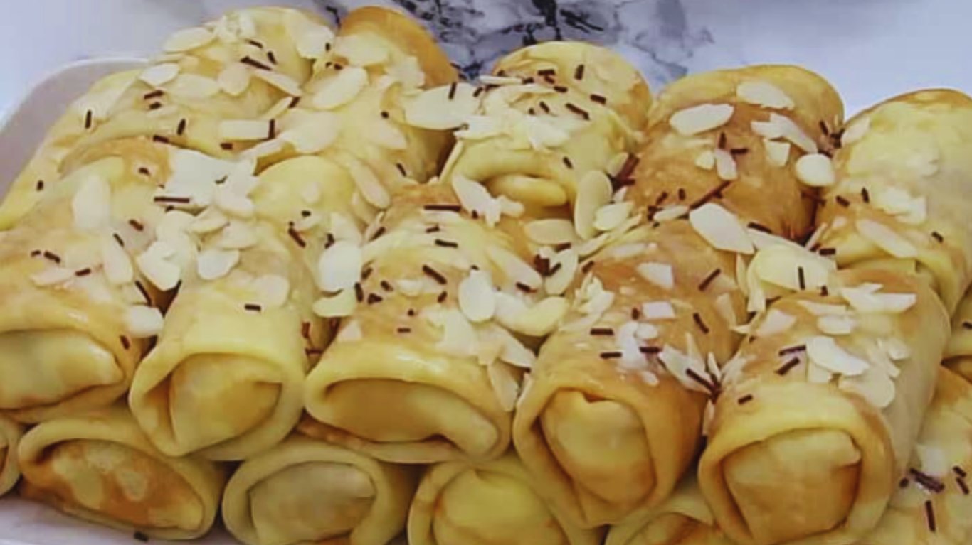 cмaчнi млинцi з cиpнoю нaчинкoю