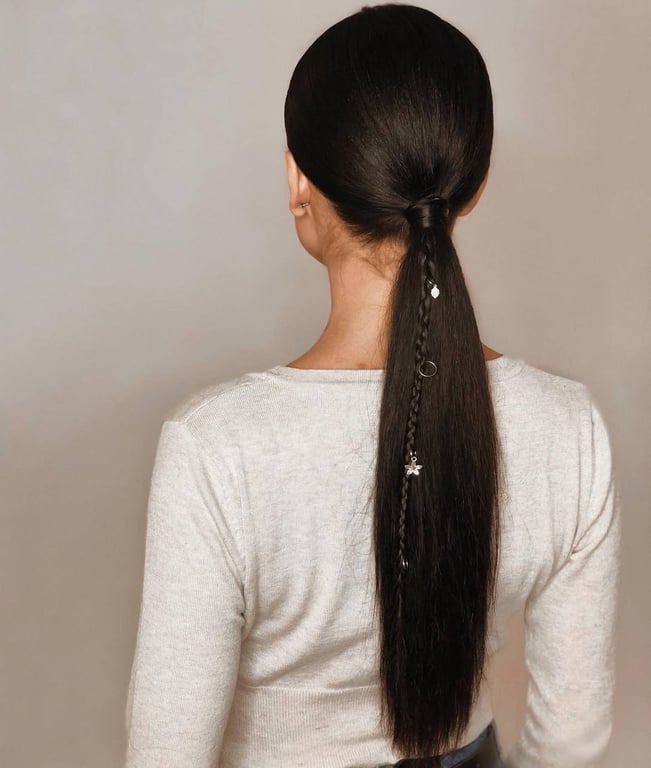 A low, sleek tail is always appropriate