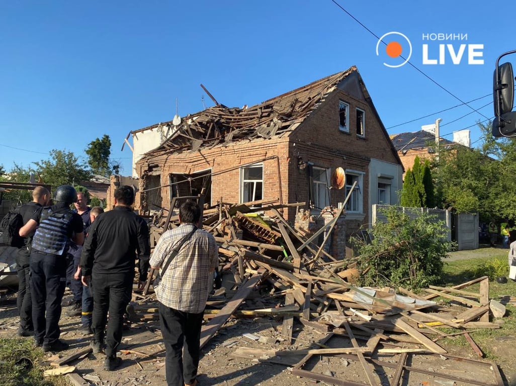 Наслідки ворожого удару. Фото: Новини.LIVE