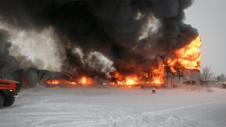 В России в одном из цехов произошел сильный пожар — что горит - 285x160
