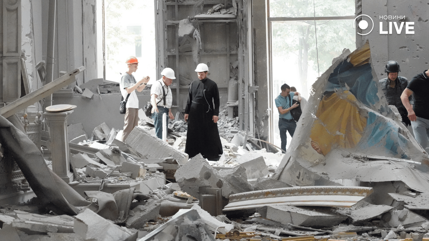 Разрушенный собор в Одессе — год после атаки - 250x140