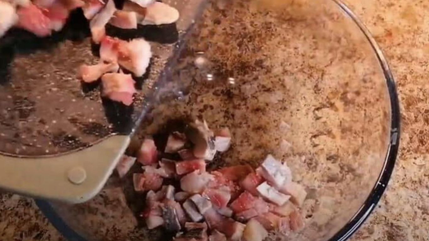 ситний смачний салат з буряком та оселедцем