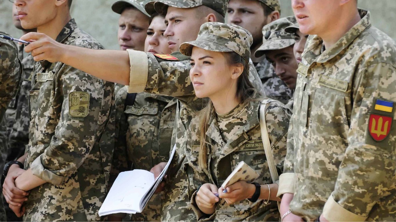 Війна в Україні — чи може дружина піти на фронт разом з чоловіком