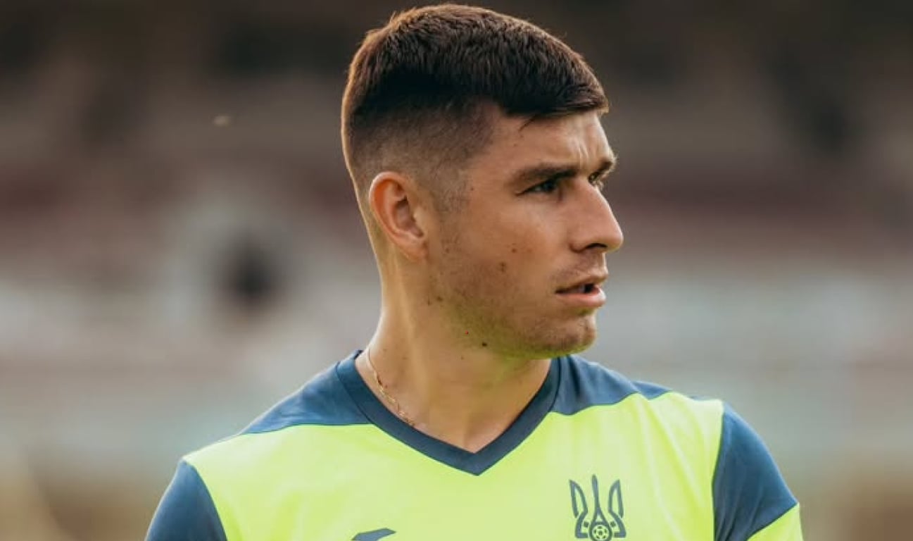 Руслан Малиновский на тренировке сборной Украины по футболу