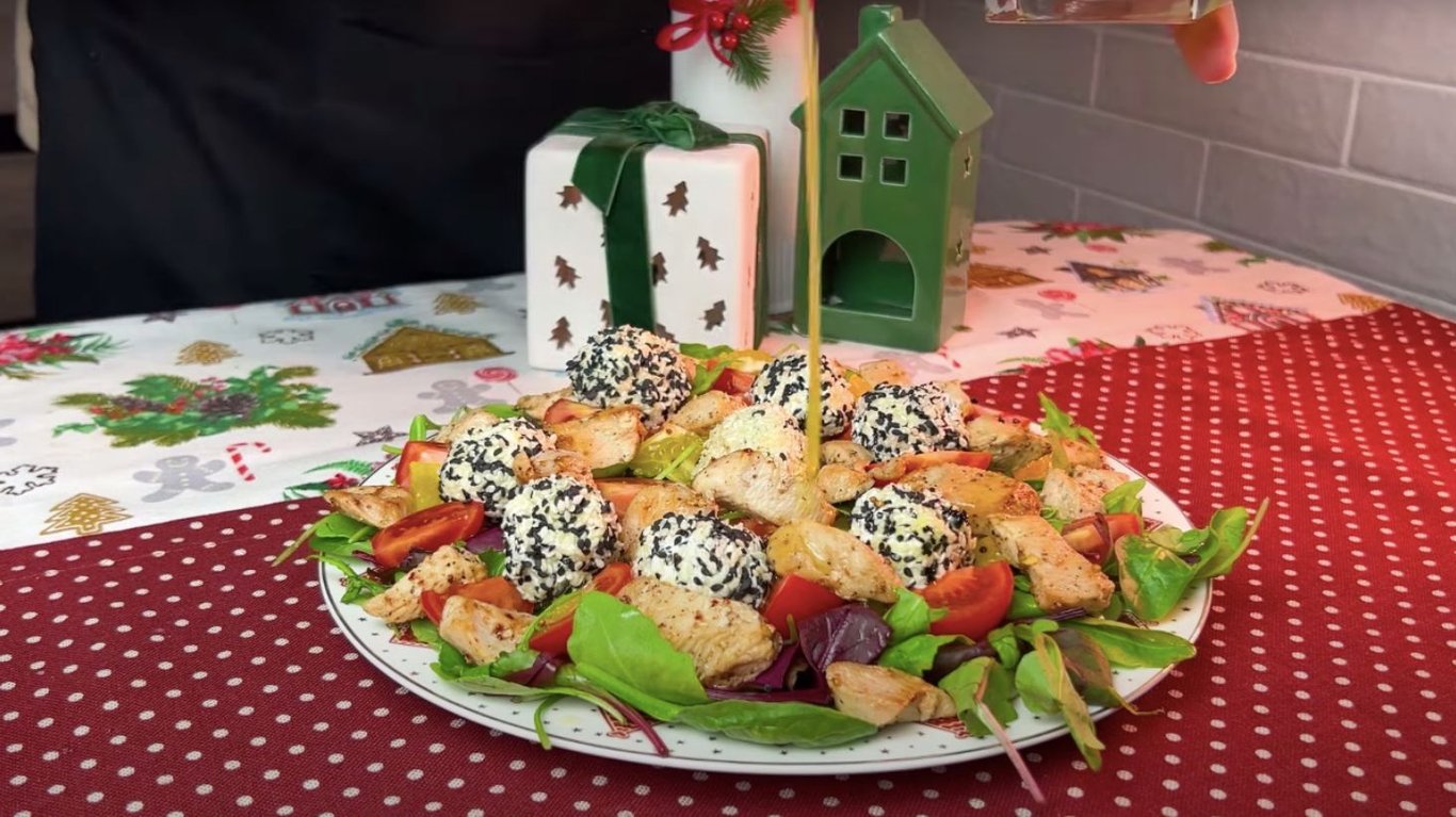 салат с курицей и сливочным сыром