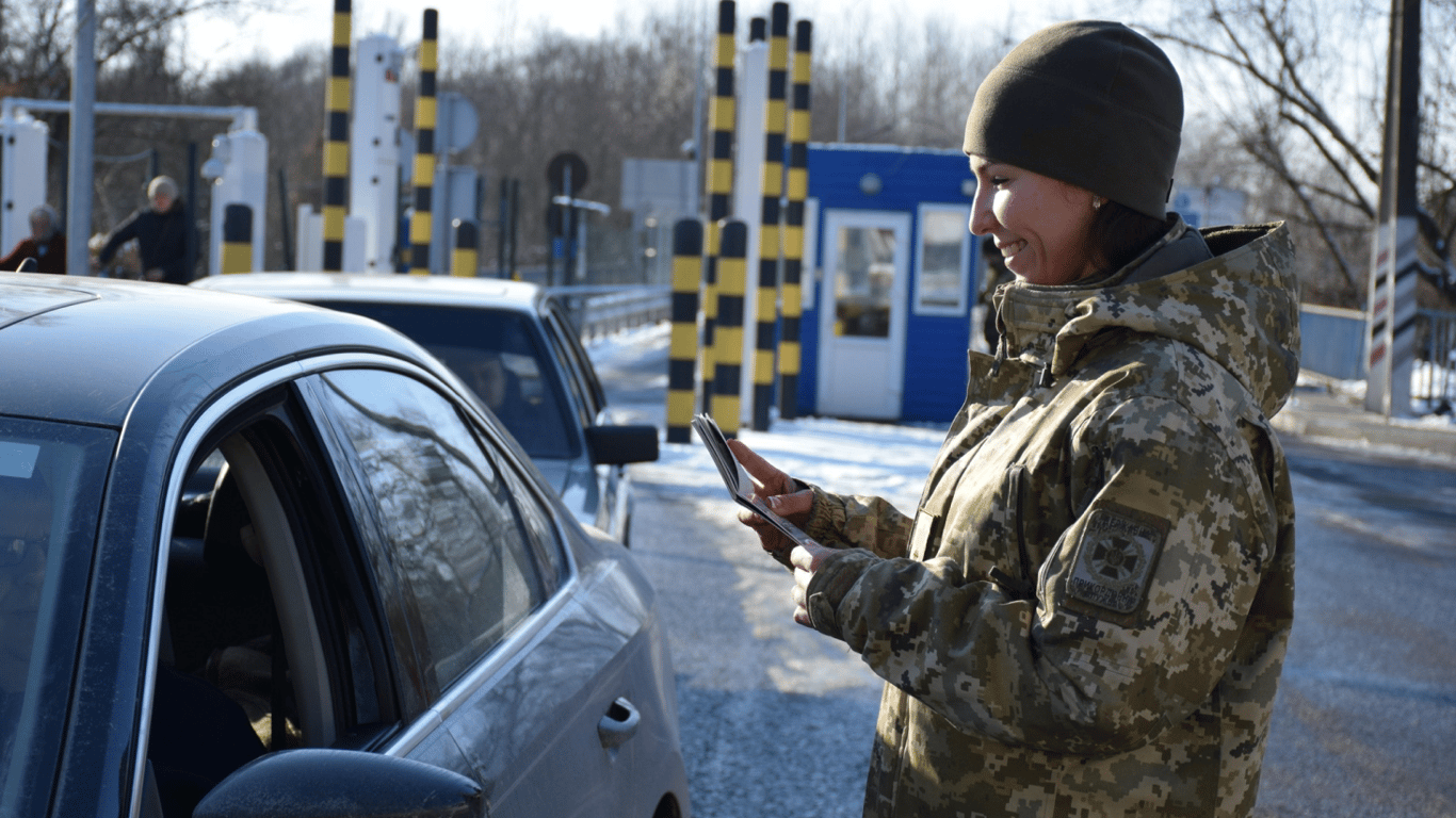 Виїзд за кордон — чи потрібно особі з інвалідністю оформлювати право виїзду у ТЦК