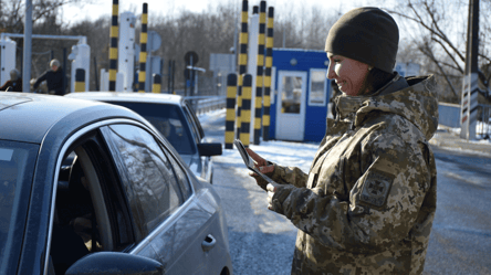 Виїзд за кордон особи з інвалідністю — чи треба йти в ТЦК - 285x160