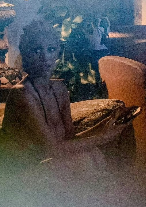 Бьянка Ченсори снова вышла почти обнаженная на публику