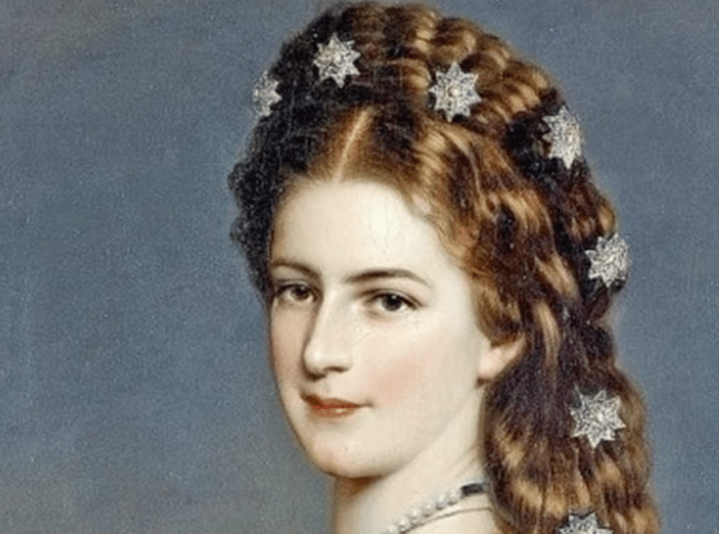 Императрица за своими длинными волосами ухаживала по-особому.