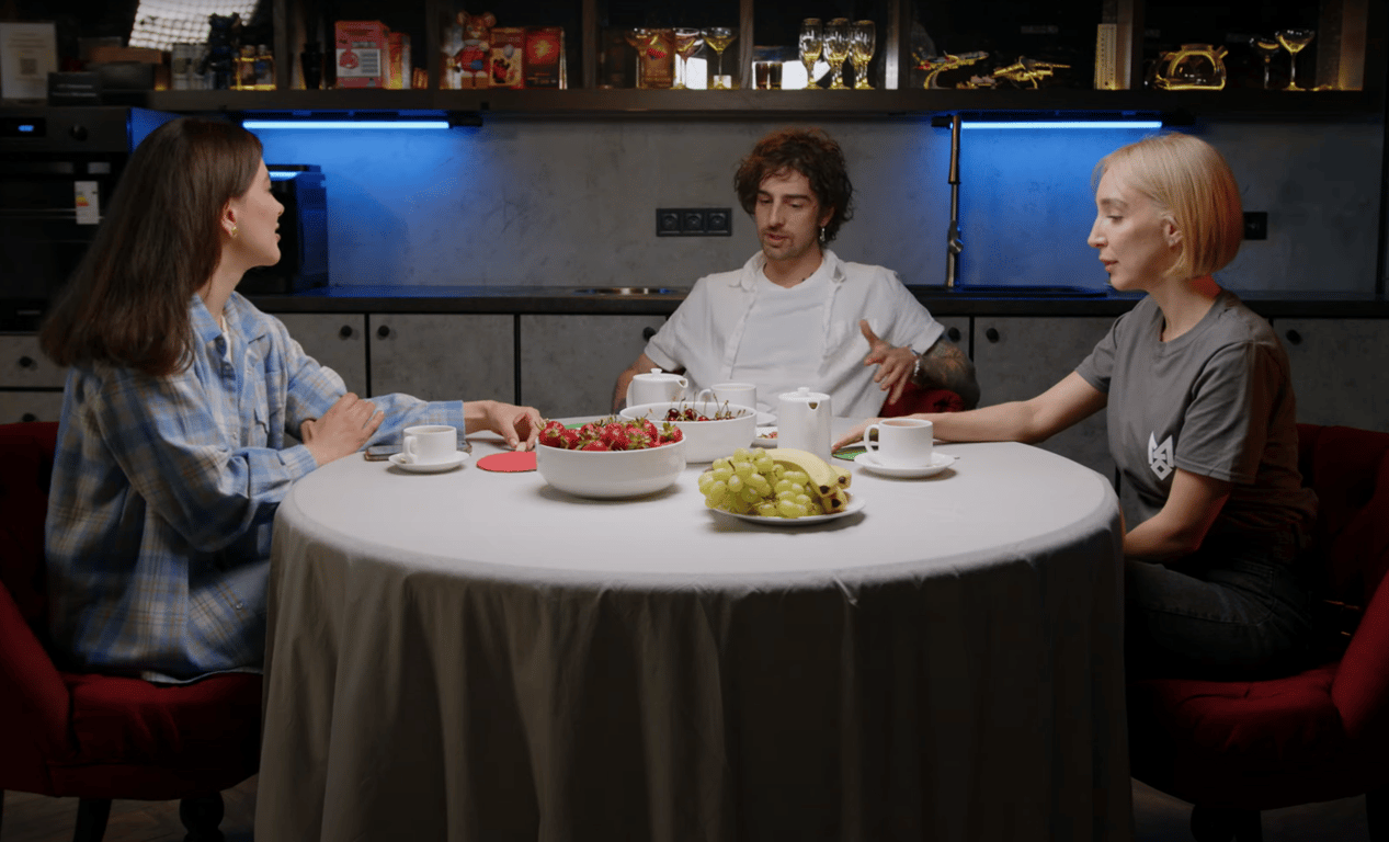 Владимир Дантес во время интервью