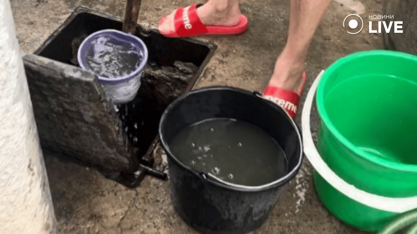 Каналізація б'є струмком — в Одесі людей затоплюють стічні води - фото 3