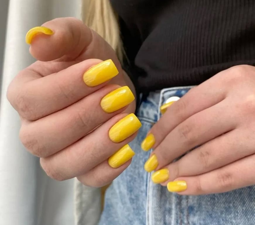 Yellow on nails has a special look