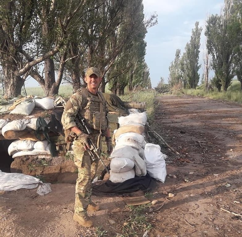 Отец Тома Гарди будет работать над сценарием фильма о войне в Украине - фото 2