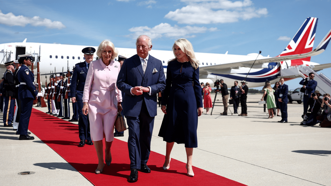 Король Чарльз III прибыл в США: он встретится с Трампом