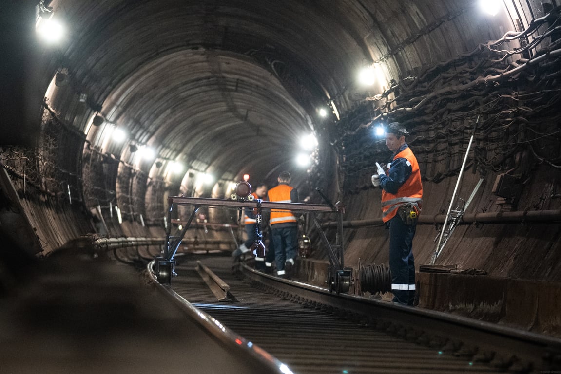 Заміна рейок у метро Києва