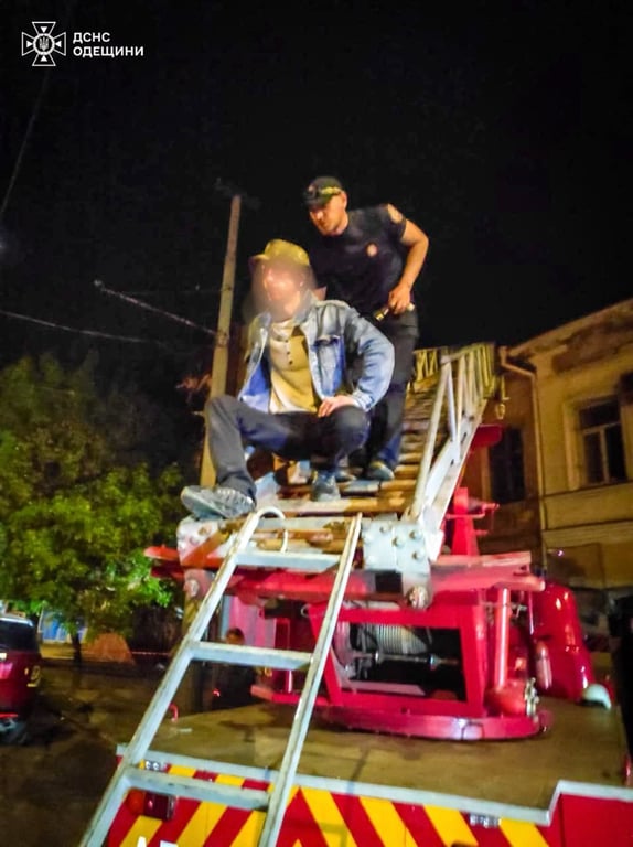 Не вечір, а квест — в Одесі рятувальники діставали людей з пасток - фото 3