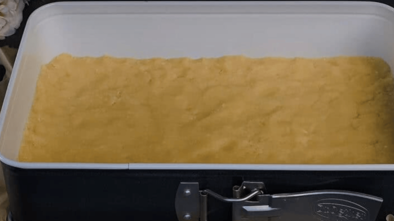 пиріг Сливова королева, рецепт з фото ніжного десерту зі сметанним кремом